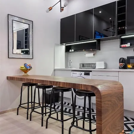 דירה Economy Downtown Design - Free Parking - Balcony - Super Puplic Transport - Ac