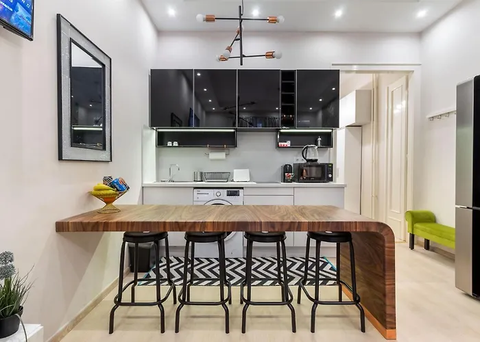 Economy Downtown Design - Free Parking - Balcony - Super Puplic Transport - Ac Apartament *