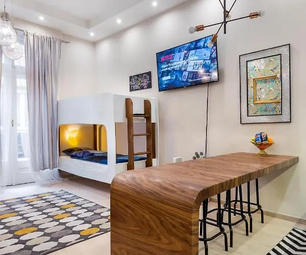 Economy Downtown Design - Free Parking - Balcony - Super Puplic Transport - Ac Apartament *