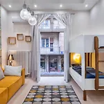 Apartman Economy Downtown Design - Free Parking - Balcony - Super Puplic Transport - Ac