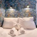 Economy Downtown Design - Free Parking - Balcony - Super Puplic Transport - Ac * Budapest