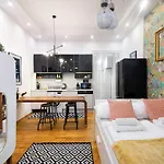 Apartman Economy Downtown Design - Free Parking - Balcony - Super Puplic Transport - Ac *