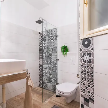 Apartment Economy Downtown Design - Free Parking - Balcony - Super Puplic Transport - Ac Budapest