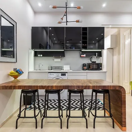 Economy Downtown Design - Free Parking - Balcony - Super Puplic Transport - Ac Apartment *