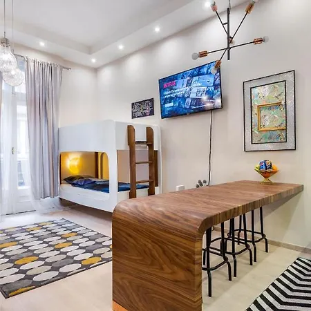 Economy Downtown Design - Free Parking - Balcony - Super Puplic Transport - Ac Apartment *