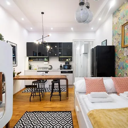 Apartment Economy Downtown Design - Free Parking - Balcony - Super Puplic Transport - Ac *