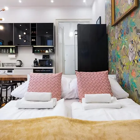 Economy Downtown Design - Free Parking - Balcony - Super Puplic Transport - Ac * Budapest