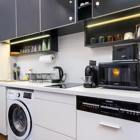 Economy Downtown Design - Free Parking - Balcony - Super Puplic Transport - Ac Apartment *