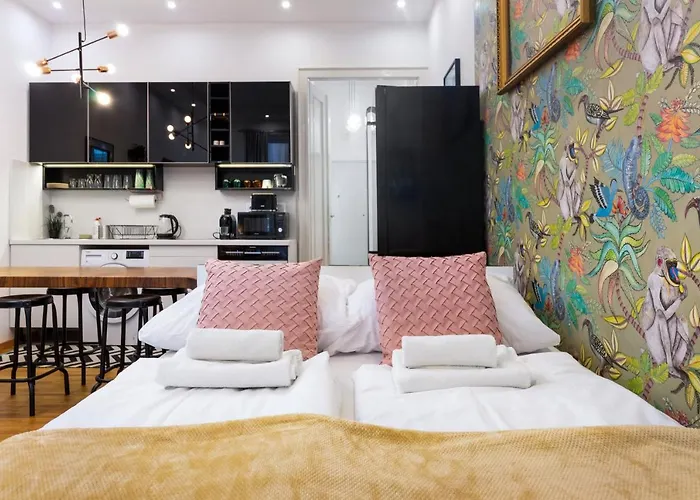 Economy Downtown Design - Free Parking - Balcony - Super Puplic Transport - Ac * Budapest