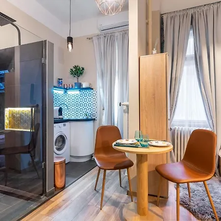 Economy Downtown Design - Free Parking - Balcony - Super Puplic Transport - Ac 公寓