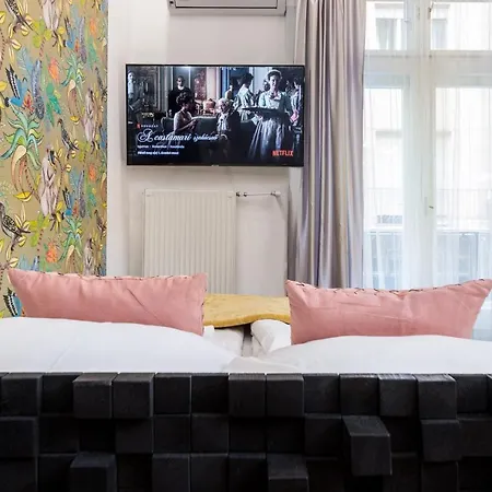 Economy Downtown Design - Free Parking - Balcony - Super Puplic Transport - Ac 公寓 *